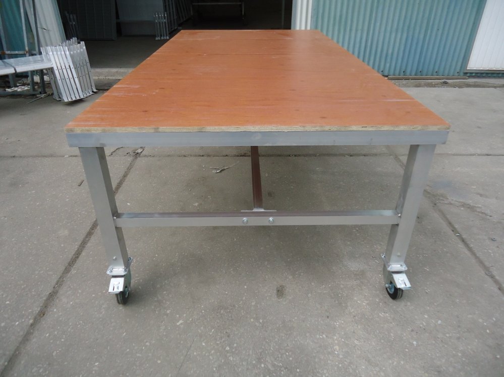 Werktafel 1,25mx2,50m +Verkoop tafel 1,25mx1,64m 006_001